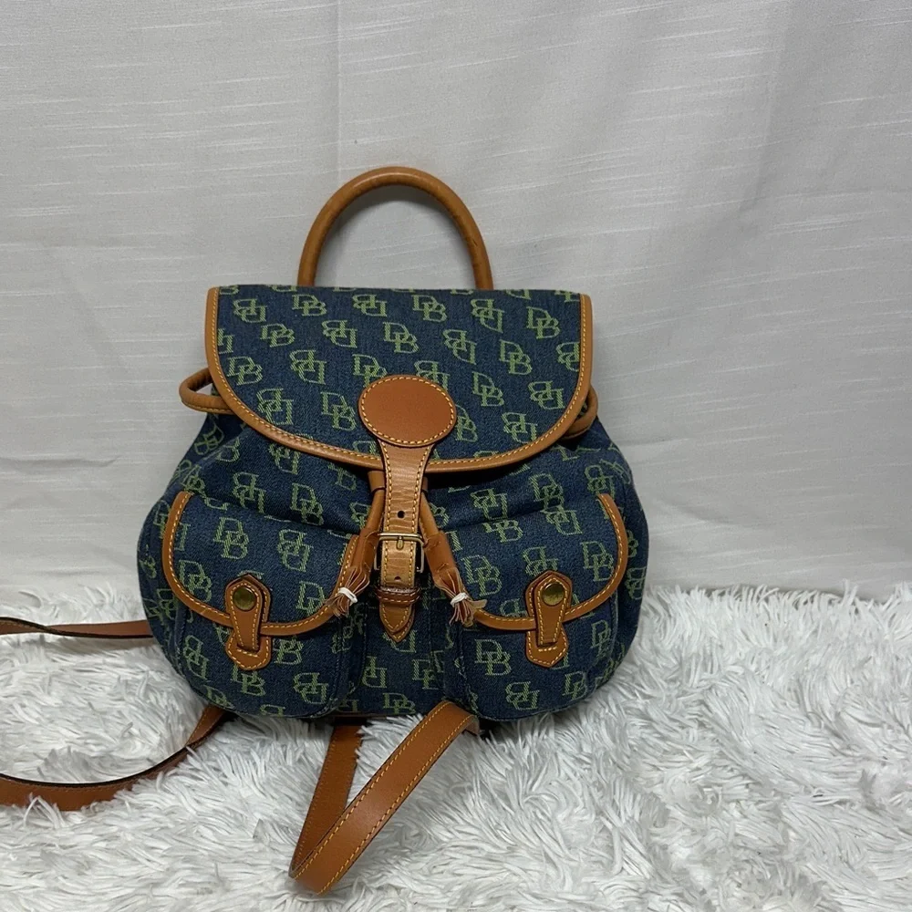 Dooney & Bourke Vintage Navy and Tan Signature Backpack Excellent Condition - Picture 1 of 16